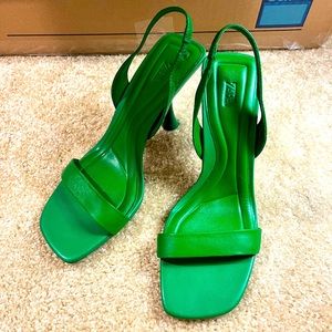 Womens Zara slingback heels in Kelly green. Lightly used.